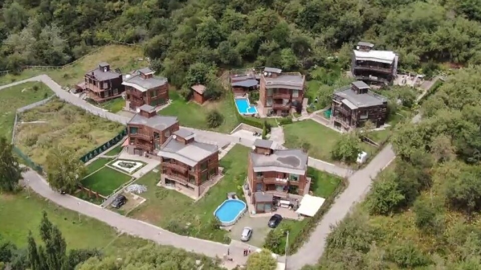 Ресторан, SPA и 40 гостевых домов в Иле-Алатауском нацпарке: чей это проект и почему его заморозили?