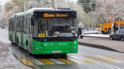 В Алматы утром не все автобусы выехали на маршруты – нет зимней солярки