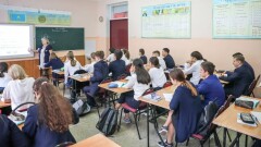 Мектептер бес күндік жұмыс форматына қашан көшеді?