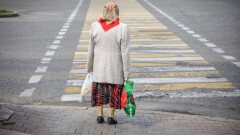Әйелдердің зейнетке шығу жасы 61 жас болып бекітіледі