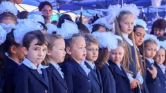 "Мектепті шармен безендіруге болмайды". Биыл алғашқы қоңырау қалай өтеді?