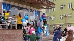 "Сәбиді үйге шығару шоуға айналды". Маңғыстауда перзентхана ұжымы тұрғындарға үндеу жасады