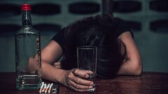 "Арақты қою үшін бармаған жерім жоқ". Анонимді алкоголиктер тобындағы әйелдің хикаясы
