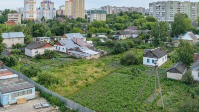 "Жоғары соттың шешімі бар". Алматыда кәсіпкер 16 сотық жерді заңсыз иеленіп алған