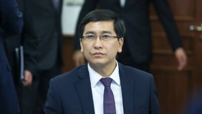 Асхат Аймағамбетов дайындық ҰБТ тестілеу бағасын екі есе арзандатуды тапсырды