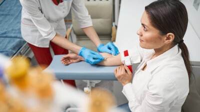 Ақтөбедегі онкологиялық ауруханада таңғыштың орнына скотч қолданылған