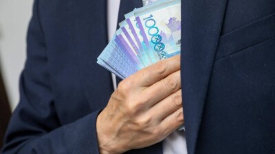 Талдықорғанда білім бөлімінің басшысы 280 млн теңге пара алды деген күдікпен ұсталды
