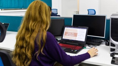 Онлайн оқудың зардабы ондаған жылға созылуы мүмкін