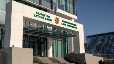 200 және 1000 теңгелік монетада Балқаш алабұғасы бейнеленді