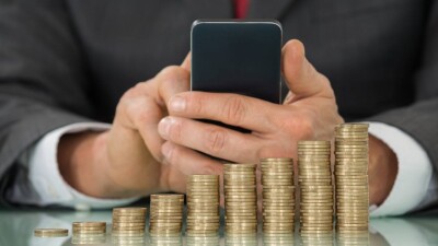 "Біз реттемейміз". Бағдат Мусин мобильді тарифтердің құнына қатысты пікір білдірді