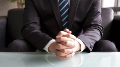"Мектеп директоры жұмысқа алу үшін ақша сұрады". Мұндай жағдайда қайда хабарласуға болады?