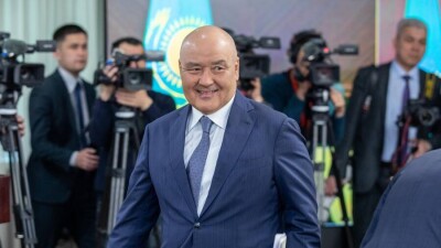 Түркістан облысының әкімі Өмірзақ Шөкеев отставкаға кетуге өтініш берді