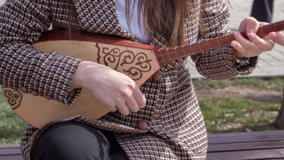 "Әуе компанияларына сәлем айтыңыз". Ринат Зайытов ұшаққа домбыра алып кіруге рұқсат беруді талап етті