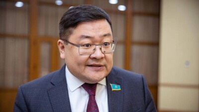 Айдос Сарым: Қазақ қоғамы есеюі керек