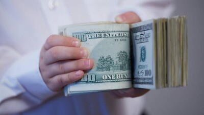 Қуантыров Ұлттық қор қаржысы балаларға неге доллармен аударылатынын түсіндірді