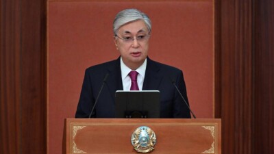 Тоқаев: Интернетте арандатушы ақпарат таратқаны үшін жауапқа тартуды заңмен бекіту мәселесін ойластыру керек