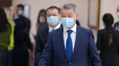 Қазақстандағы әкімдердің орташа жасы нешеде?