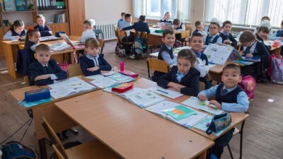 Тегін мектеп формасы кімдерге беріледі?