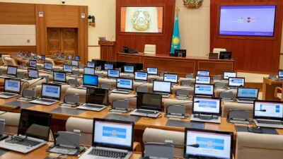 Қазтест қажет пе? Депутаттар мемқызметшілерге қойылатын талапты қатаңдатуды ұсынды