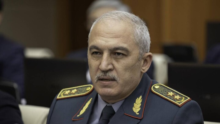 "Барлық мәселе тәрбиеде": Қорғаныс министрі әскердегі әлімжеттік пен суицид туралы