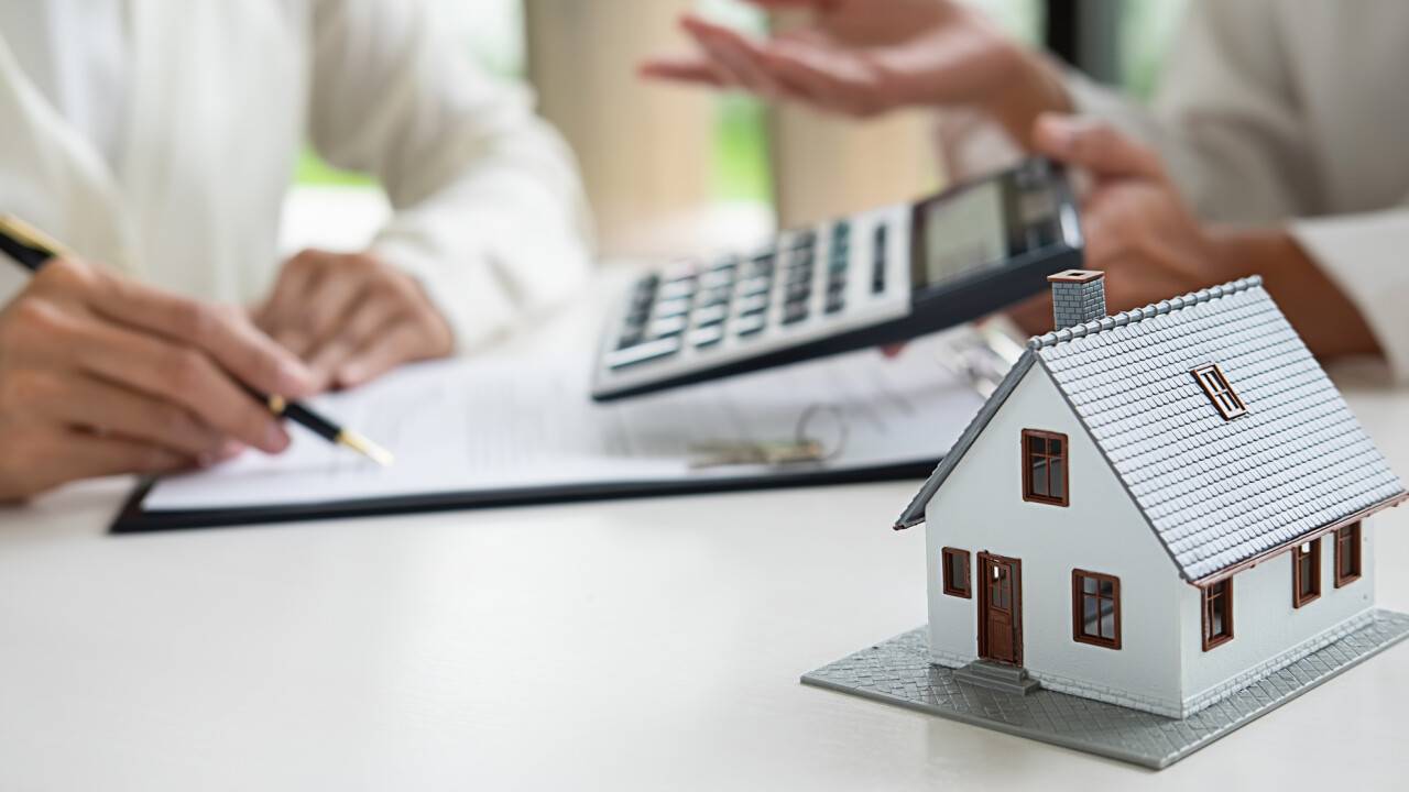 Сенат депутаты халыққа қолжетімсіз ипотекалық бағдарламаларды сынға алды