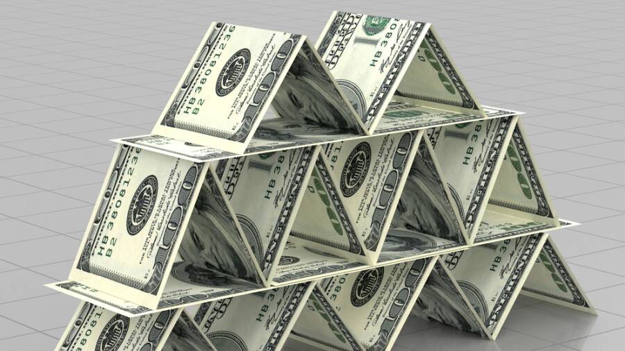 Қаржы пирамидасына кірген адамды қалай құтқаруға болады?