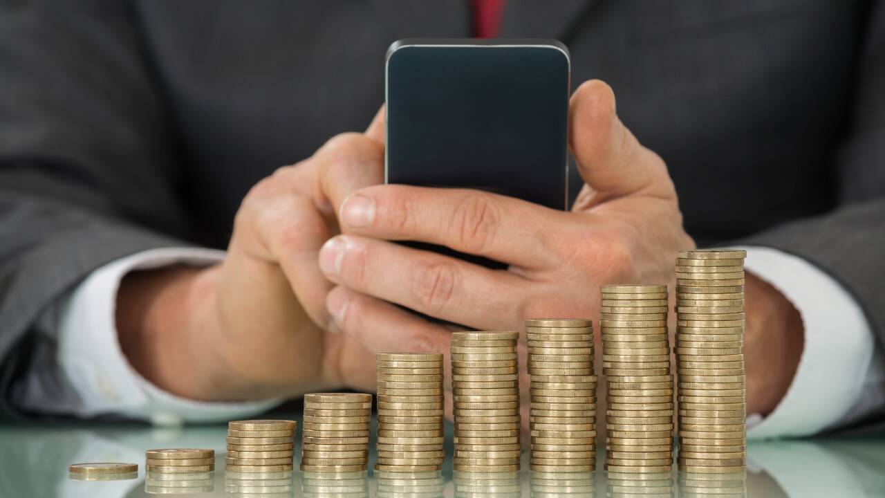 "Біз реттемейміз". Бағдат Мусин мобильді тарифтердің құнына қатысты пікір білдірді