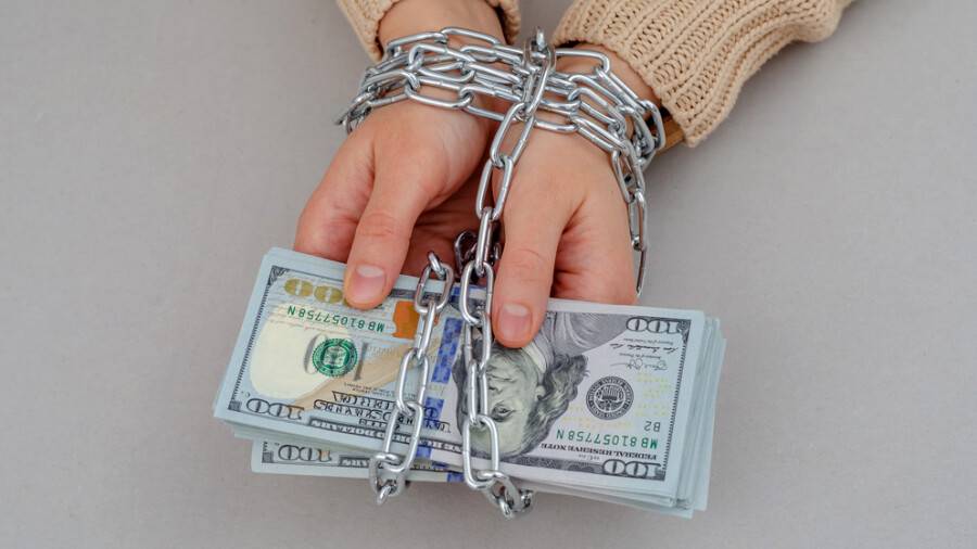 "Жоғары жалақы мен түсініксіз жұмыс". Адам саудасының құрбаны кімдер?