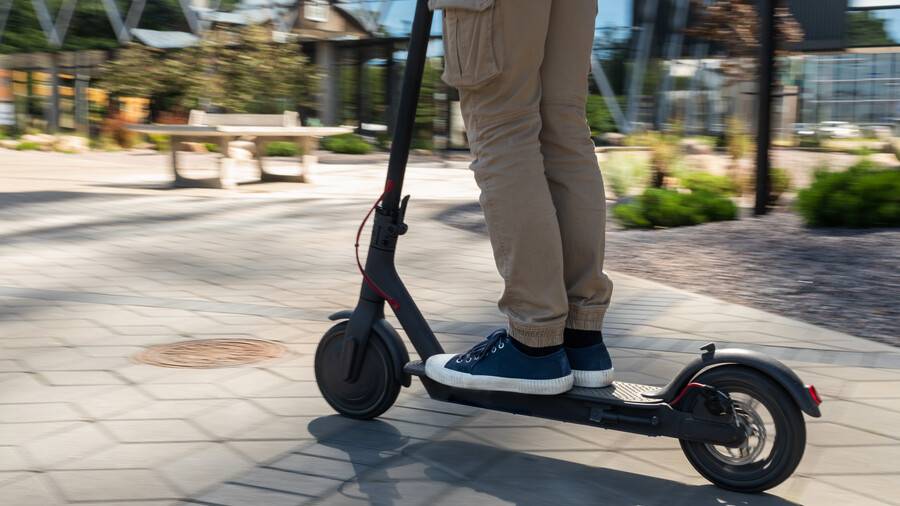 Электр самокатын жүргізу үшін жүргізуші куәлігі қажет пе?