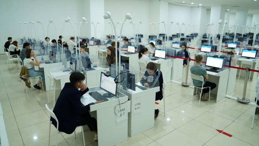 Тамыз ҰБТ-сы басталды: Талапкерлер әр пәннен кемі 5 балл жинауы керек