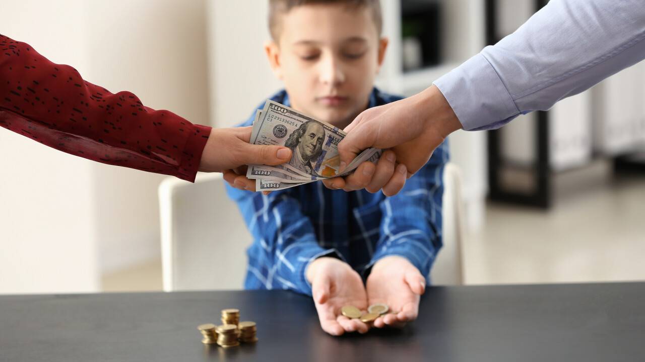 "Ешкімнің мүддесі ескерілмеген". Сарапшылар алиментті есептеу тәртібін өзгертуді ұсынды