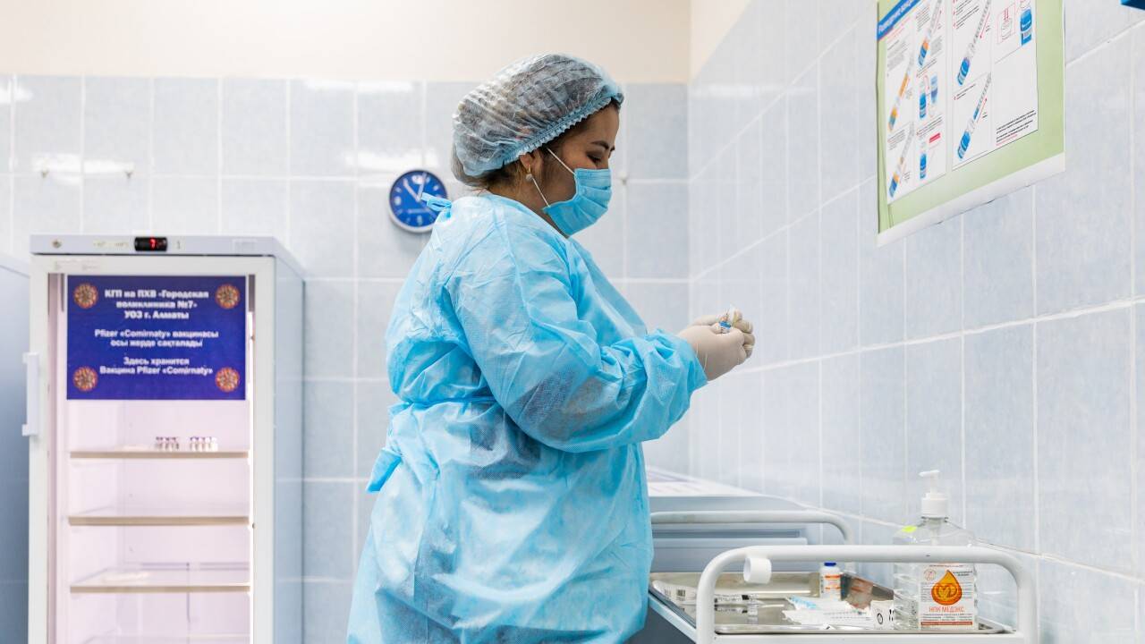 Қазақстанда бакалаврды бітірген дәрігерлер неге медбике болып қана жұмыс істей алады?