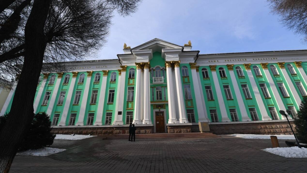 Қаламгер Әдебиетті дамыту дирекциясын құрып, жазушылардың бәрін штатқа алуды ұсынды