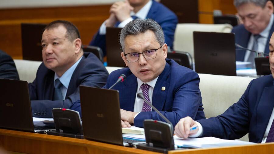 "Тұтынушыларды дүрліктіріп отыр". Сауда министрі арзан бағада қант сатқан әкімдіктерді сынға алды