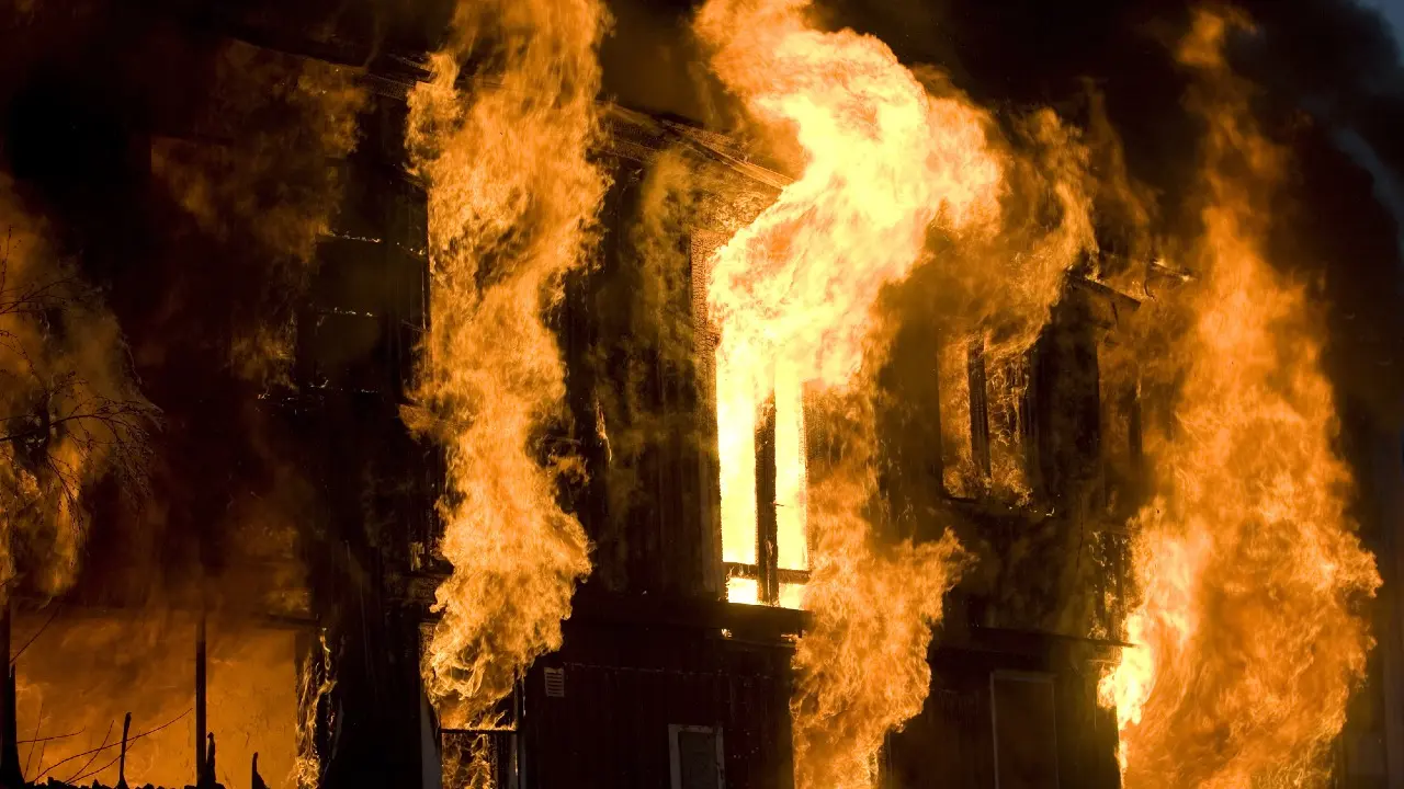 Четырёх человек эвакуировали из горящего жилого дома в Шымкенте