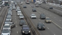 Отменить скидку в 50% при оплате штрафов за нарушения ПДД для некоторых водителей предложили в сенате 