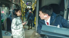 Выпуск карт для бесплатного проезда школьников и льготников приостановили в Астане
