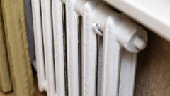 Аким СКО пообещал уголь жителям дома в Мамлютке, которые жгут мусор, чтобы согреться