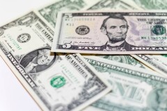 В Алматы сожгли почти 1 млн фальшивых долларов