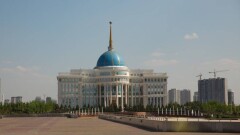 Шанырак, картины, зимний сад – Алишер Еликбаев провёл видеоэкскурсию по Акорде