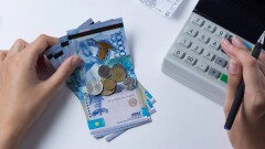 Школьный бухгалтер с зарплатой в 58 тысяч получал до 5 млн тенге ежемесячно в Актобе
