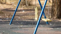 8-летний мальчик скончался после падения с качелей в ВКО: воспитателей лагеря амнистировали