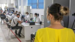 Очереди наблюдаются лишь в ЦОНах, где обслуживают иностранцев
