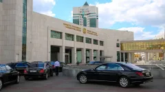 Есть ли у казахстанских депутатов персональные служебные автомобили