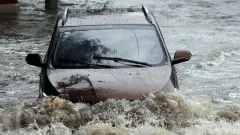 Помогает ли страхование КАСКО защитить автомобиль при паводках и потопах