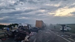 11 машин столкнулось из-за пожара на дороге в Жамбылской области. Один водитель погиб