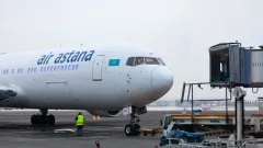 "Открыла аварийный выход". 6,6 млн тенге заплатит нетерпеливая пассажирка Air Astana