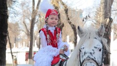 "Если это добровольно". Миниcтр просвещения высказался о сборах на покупку национальной одежды в школах Казахстана