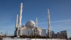 Обязательное ношение масок во время намаза отменили в мечетях