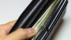 160 тысяч долларов нашли в багаже у пассажира в аэропорту Астаны